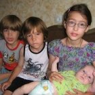Семья с 4 детьми в безвыходном положении